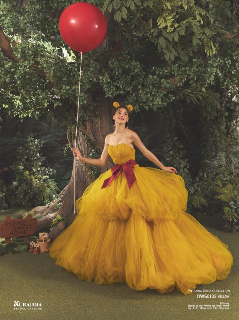 DWS0132 Yellow 「Pooh」| イエローのチュールをたっぷりと使用した、『くまのプーさん』のフォルムを表現したティアードのバルーンシルエットが目を引く ボリュームドレスです。ミカドに『くまのプーさん』の刺繍がされたウエストリボンがポイントです。