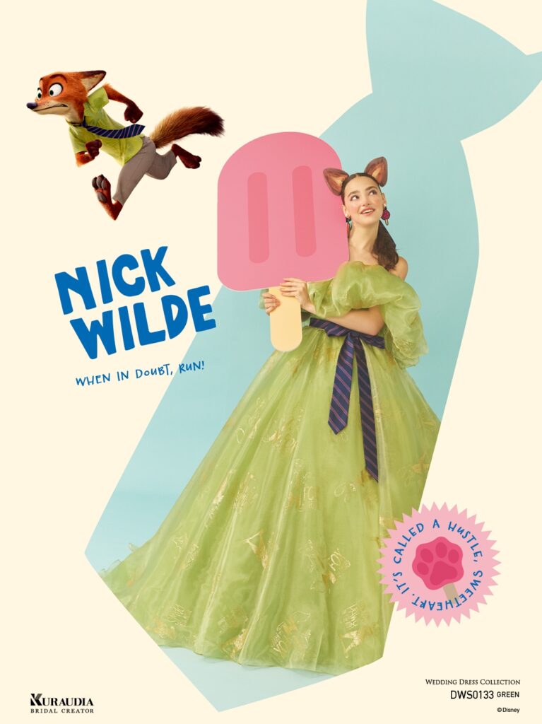 DWS0133 Green 『ZOOTOPIA』| 『ズートピア』のキャラクターを、オーガンジーにグリッタープリントしたアイコニックな1着です。トレンド感のあるバルーンケープに、 「ニック・ワイルド」のネクタイからインスパイアされたウエストリボンがポイントです。※ケープ、ウエストベルトは取り外し可能です。