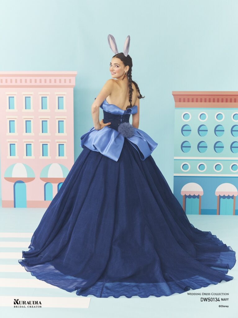 DWS0134 Navy 「Judy Hopps」| 耳を表現した胸元の立体的な飾りや、警察官バッチ、しっぽを表現したチュールの飾りなど、「ジュディ・ホップス」からインスパイア された遊び心があふれる一着です。