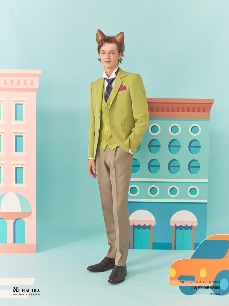 DWS2058 Green 「Nick Wild」 | 『ZOOTOPIA』の「ニック・ワイルド」のカラーリングをインスパイアした、ジャケ＆スラコーデのタキシードです。ベストには「ニック・ワイルド」が着ているボタニカル柄プリントをあしらい、キャラクターを彷彿させる仕上がりにまとめました。