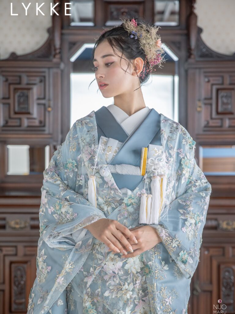 154-797N | ドレスのようにご着用いただけるレース打掛。裾の広がりが美しくなるシルエットが特徴です。