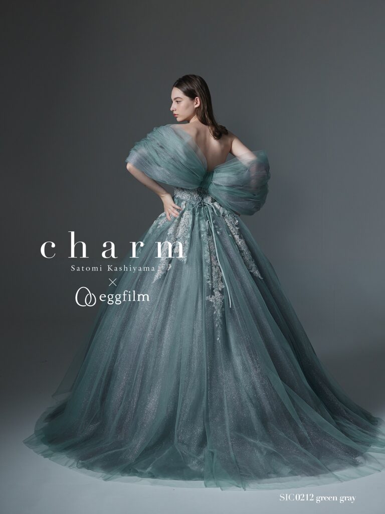 SIC0212（グリーングレー） | ”シャイニードレスにときめいて！バズること間違いなしの最旬グリーングレー”グレーがかった大人めグリーンにシルバーラメをON。繊細で上品な輝きを求めるcharmガールにおすすめのバズリカラーです。