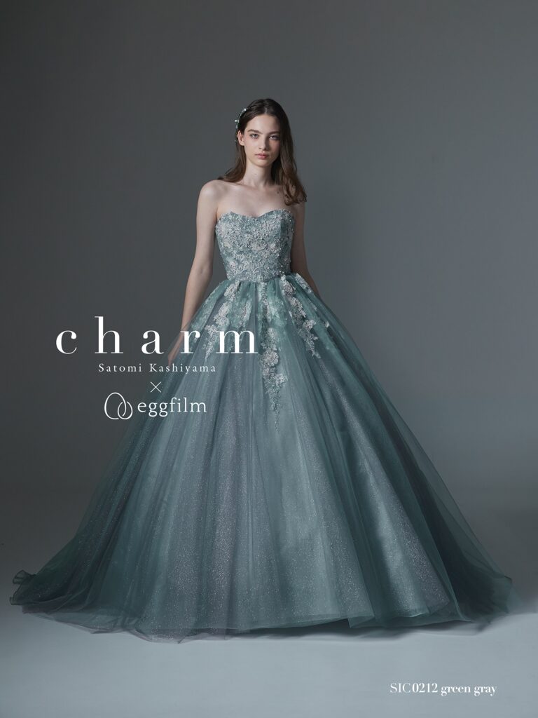 SIC0212（グリーングレー） | ”シャイニードレスにときめいて！バズること間違いなしの最旬グリーングレー”グレーがかった大人めグリーンにシルバーラメをON。繊細で上品な輝きを求めるcharmガールにおすすめのバズリカラーです。