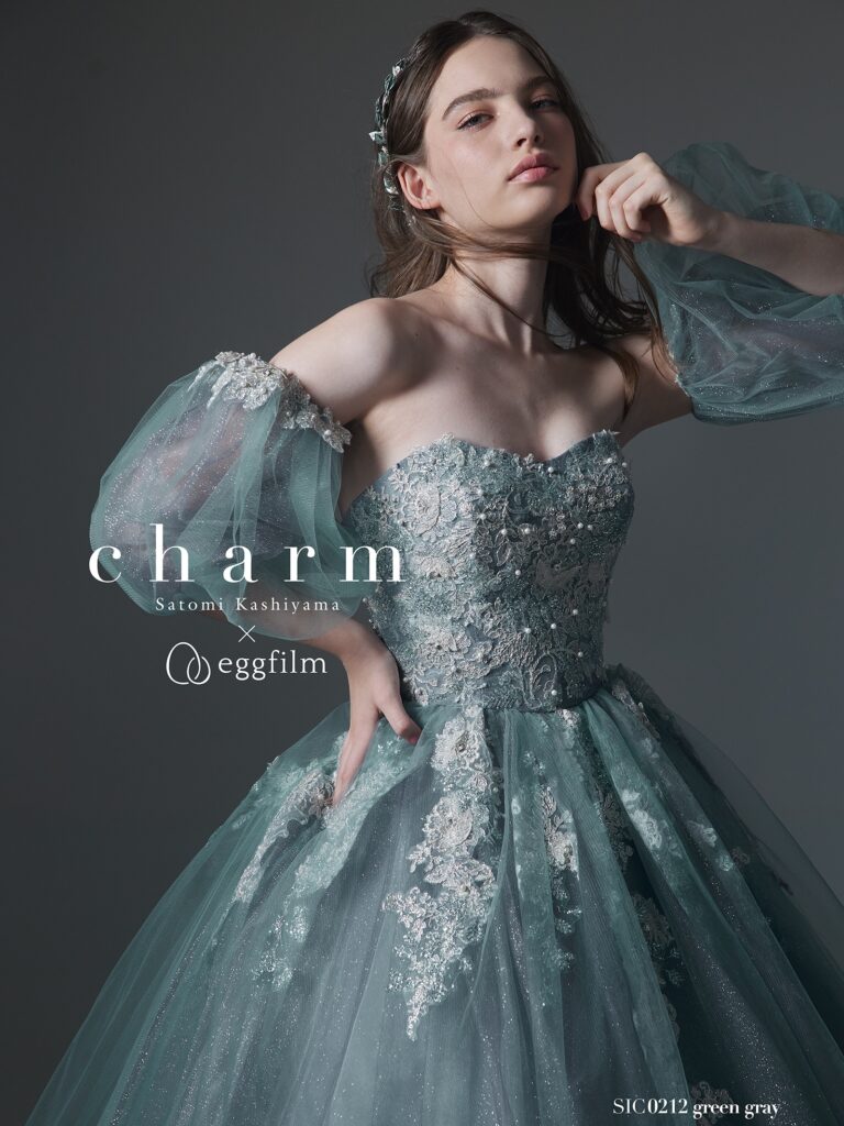 SIC0212(グリーングレー) | ”シャイニードレスにときめいて!バズること間違いなしの最旬グリーングレー”グレーがかった大人めグリーンにシルバーラメをON。繊細で上品な輝きを求めるcharmガールにおすすめのバズリカラーです。