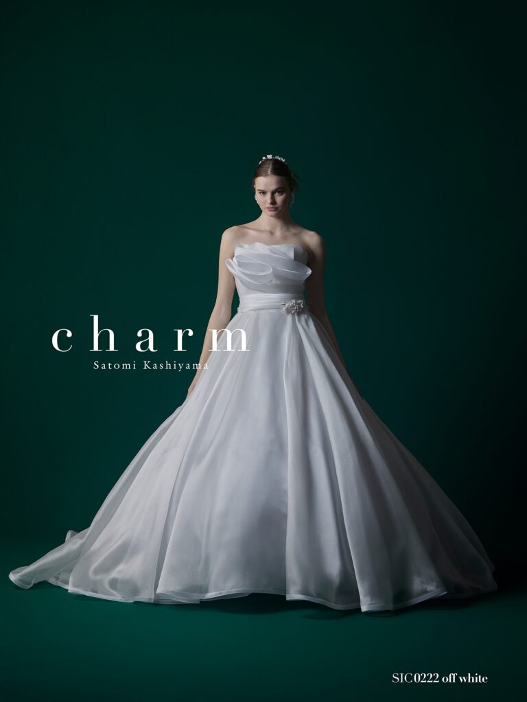 SIC0222（オフホワイト） | ”トップスの個性を生かす、インポートメッシュオーガン”ふっくりしたボリュームを表現させるクチュールモードが今の気分。トップスのフリルトップを外してバックトレーンのみでシンプルにも着こなせるバックコンシャスなドレス。