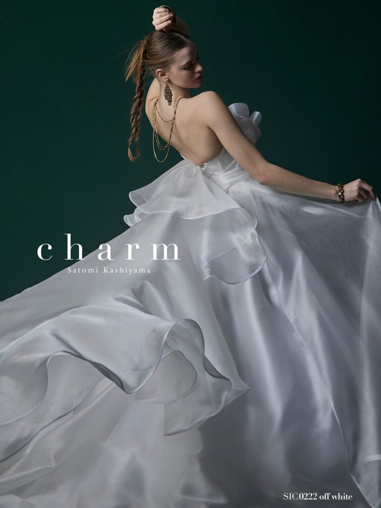 SIC0222（オフホワイト） | ”トップスの個性を生かす、インポートメッシュオーガン”ふっくりしたボリュームを表現させるクチュールモードが今の気分。トップスのフリルトップを外してバックトレーンのみでシンプルにも着こなせるバックコンシャスなドレス。